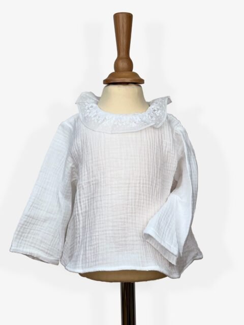 Adèle – Blouse bébé double gaze blanche, col dentelle fleuri – By Mésange fait main France