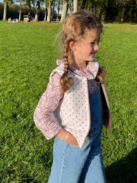 rosalie à fleurs rouges