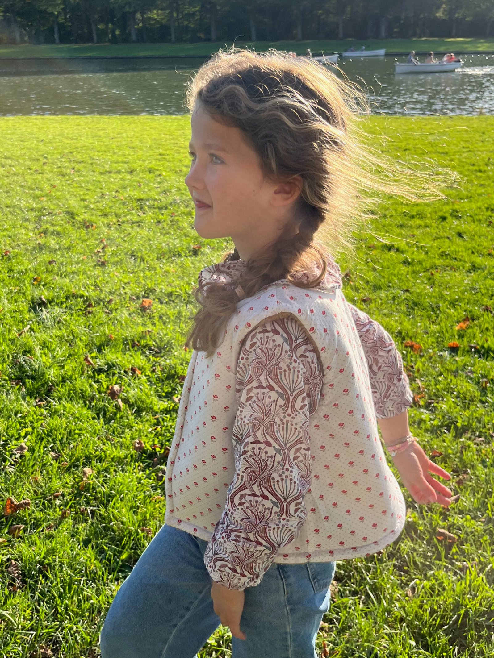 rosalie à fleurs rouges