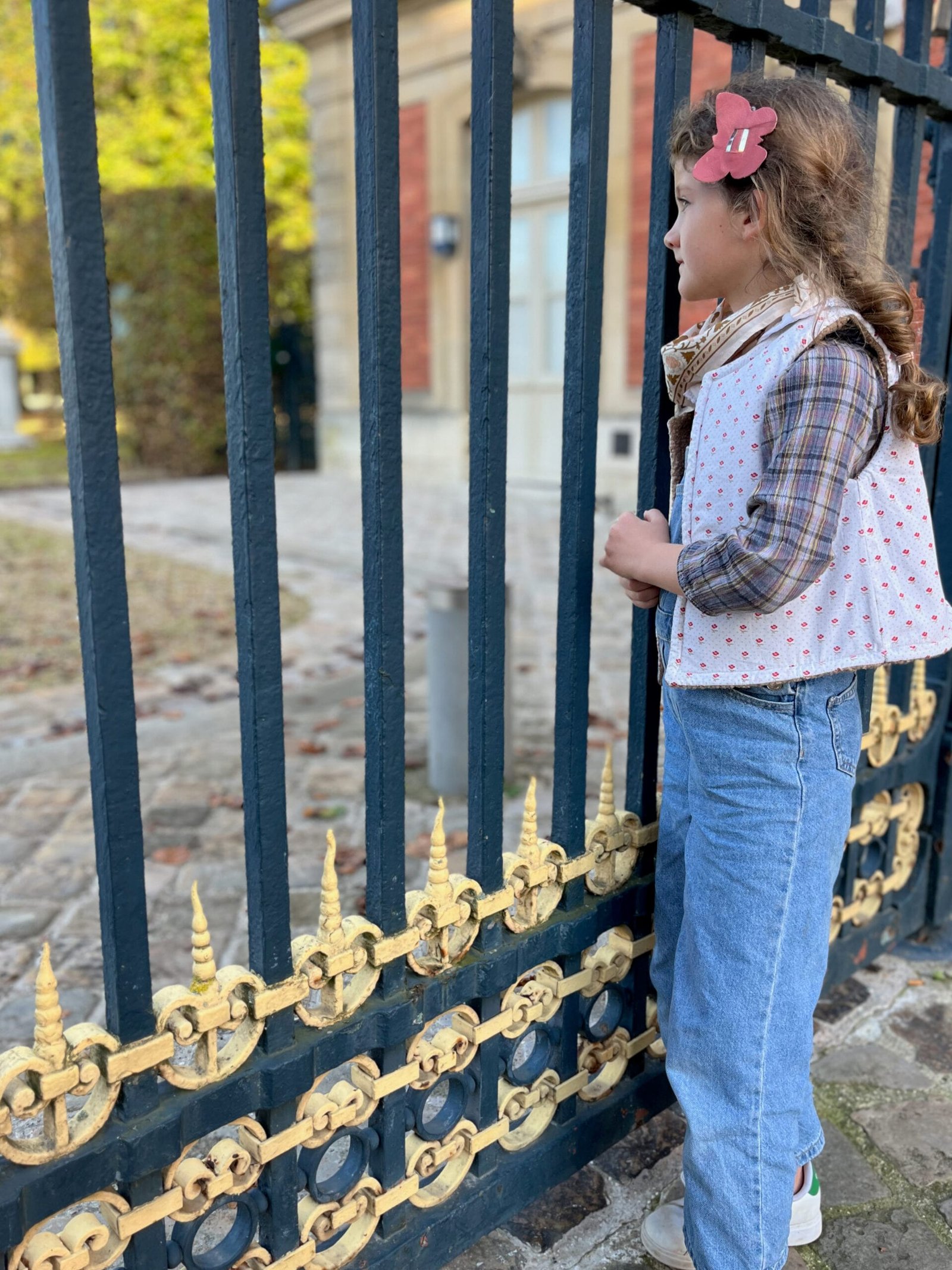 rosalie à fleurs rouges