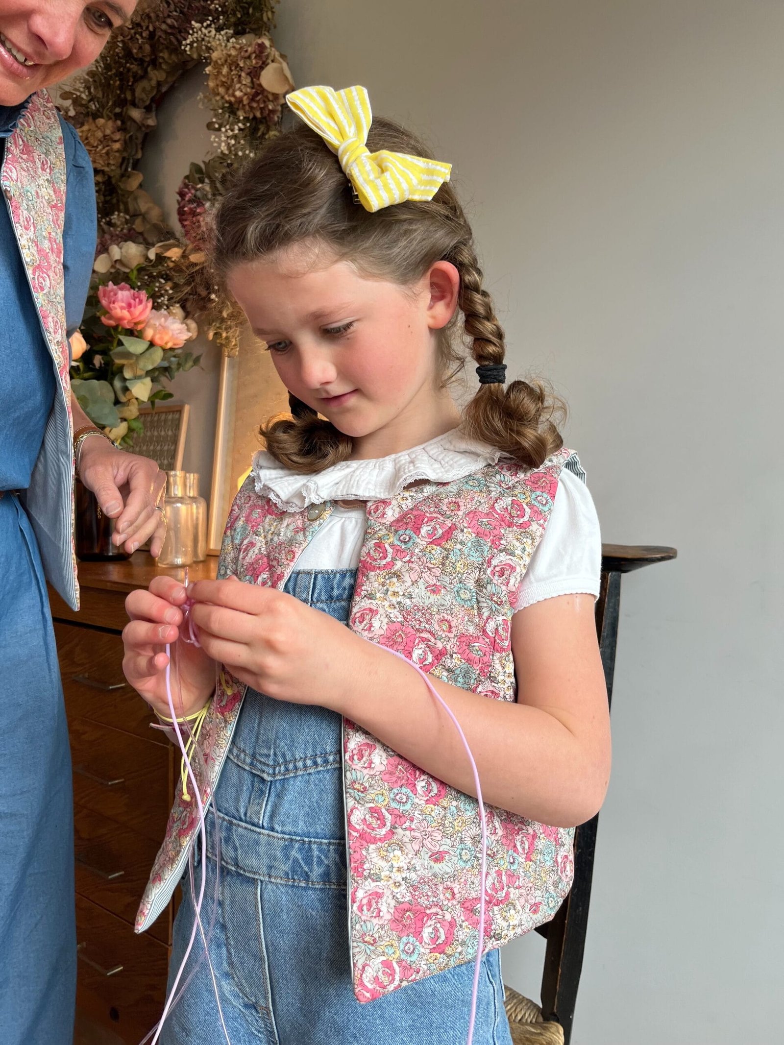 Augusta – Gilet de berger réversible molleton fleuri/popeline kaki, bouton nacre doré – By Mésange fait main France