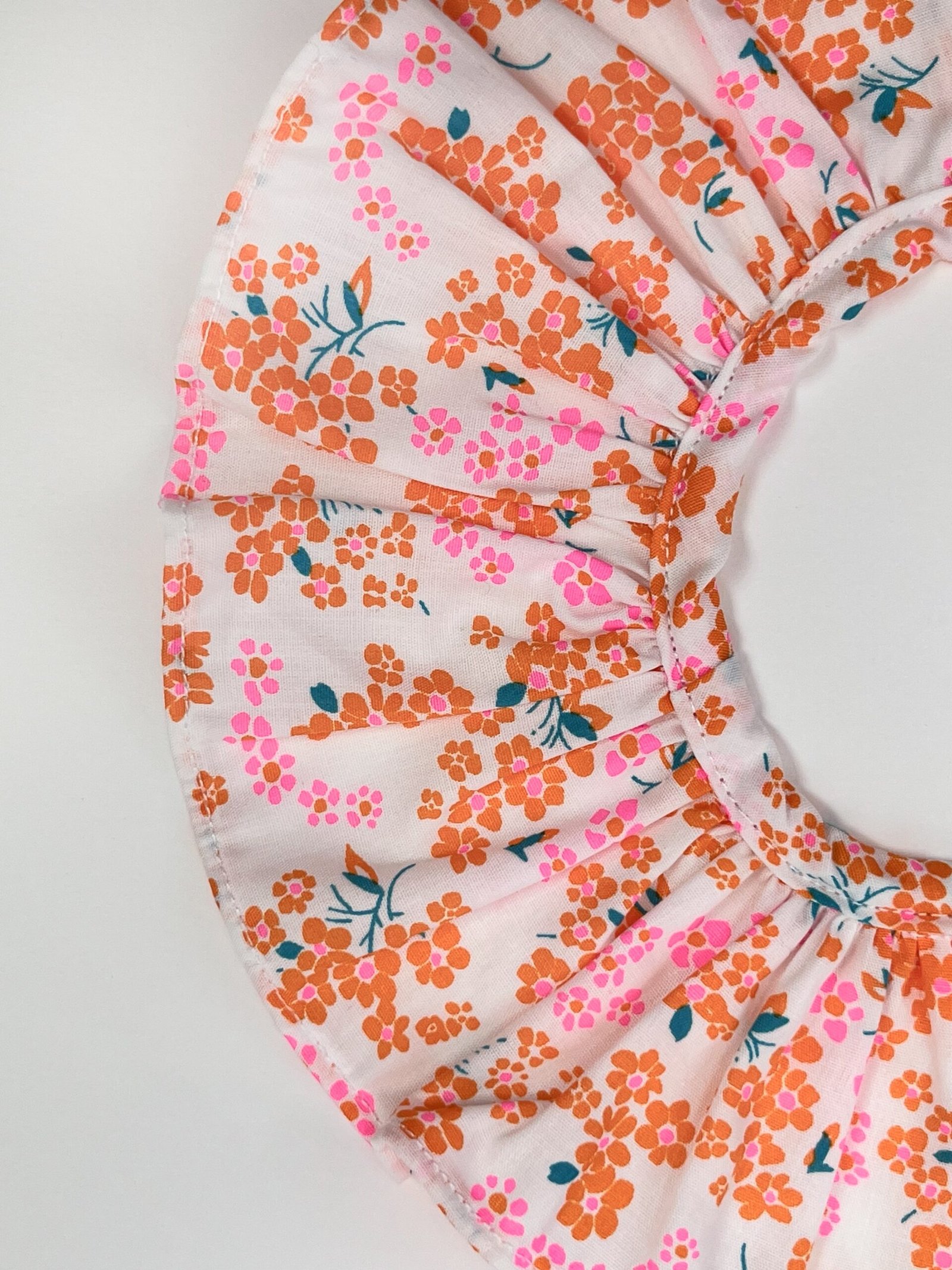 Capucine fleurs fluo – col amovible tissu floral orange rose fluo – By Mésange fait main France